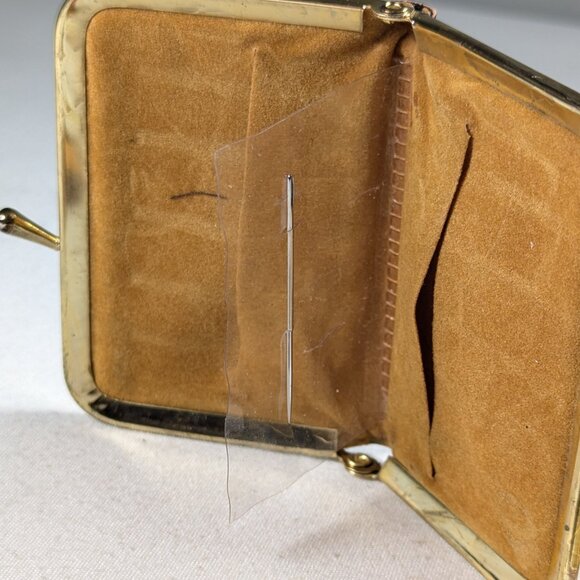 Vintage kiss lock wallet sewing etui, travel sewing mending repair kit - Picture 6 of 7